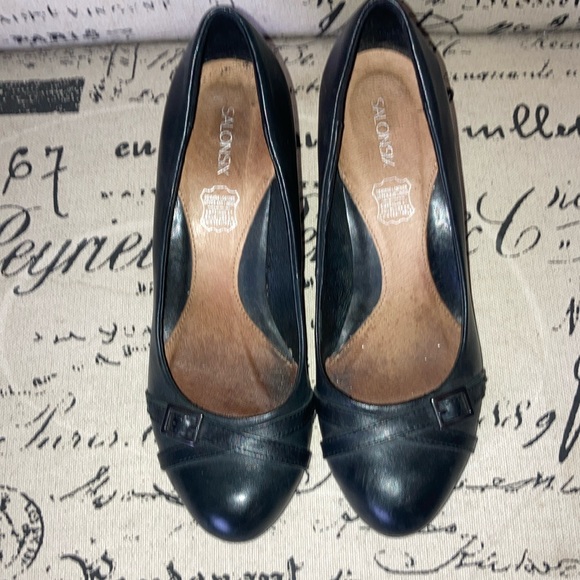 SALON SIX - Picture 1 of 3